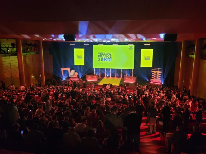 Des séminaires et conventions pour échanger des idées et consolider les relations professionnelles.